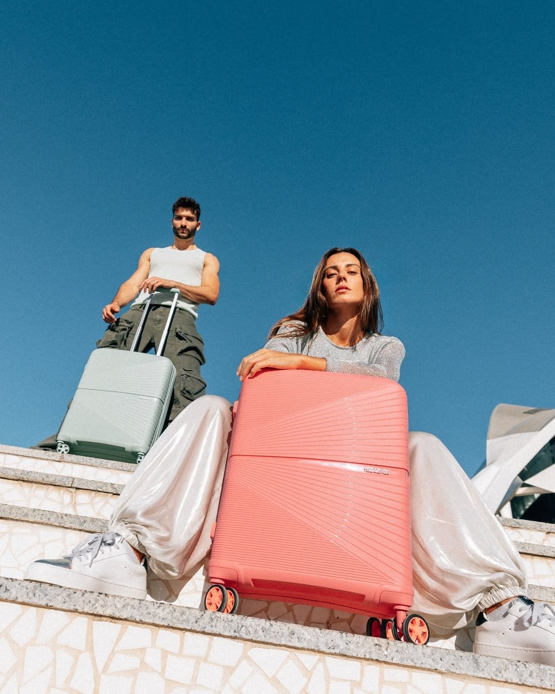 Hardside check-in suitcase from the Voyagr range